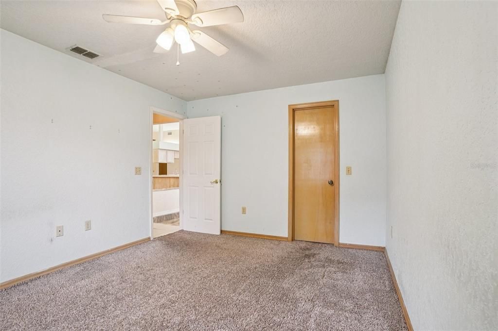 待售: $350,000 (4 贝兹, 3 浴室, 1926 平方英尺)