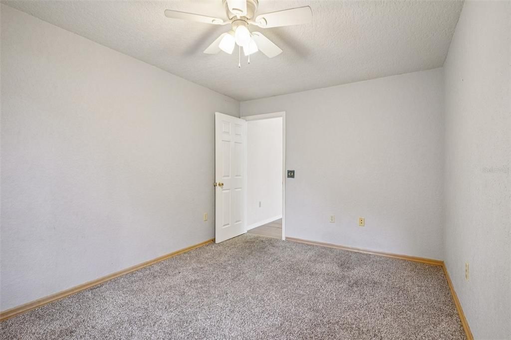 待售: $350,000 (4 贝兹, 3 浴室, 1926 平方英尺)