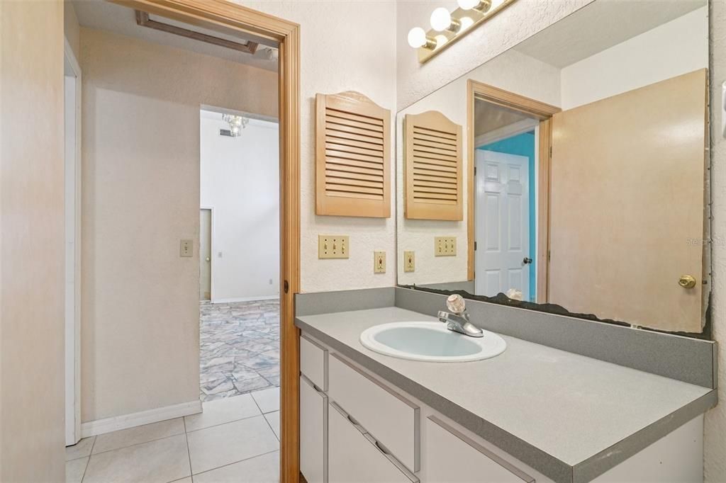 待售: $350,000 (4 贝兹, 3 浴室, 1926 平方英尺)