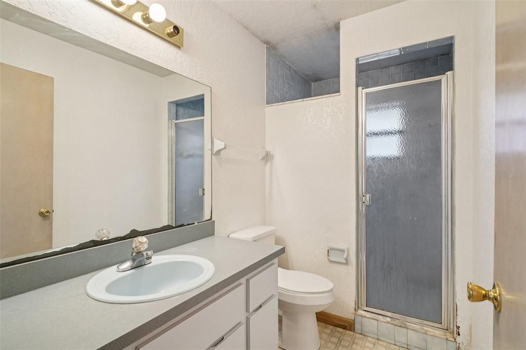 待售: $350,000 (4 贝兹, 3 浴室, 1926 平方英尺)