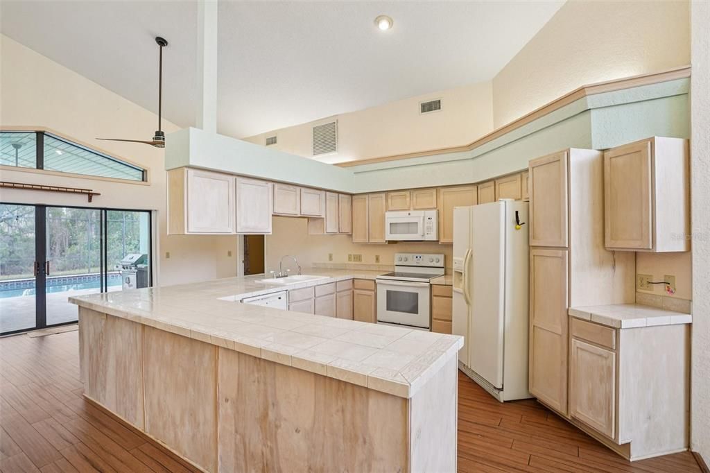 待售: $350,000 (4 贝兹, 3 浴室, 1926 平方英尺)