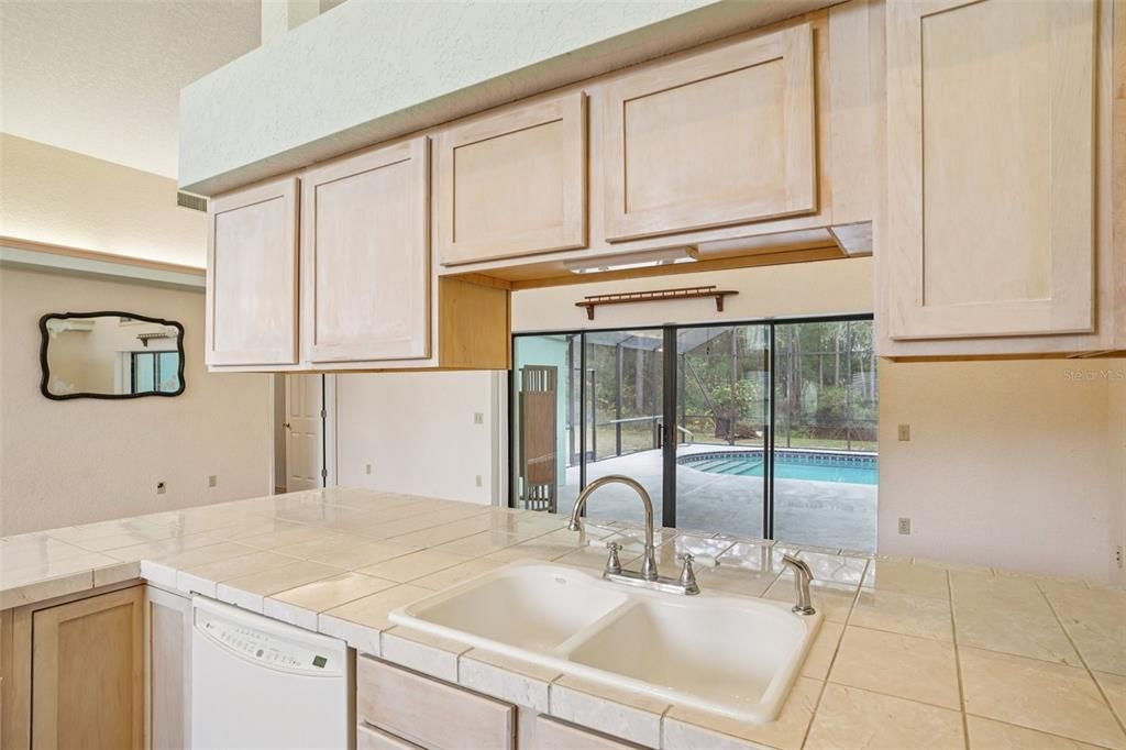 待售: $350,000 (4 贝兹, 3 浴室, 1926 平方英尺)