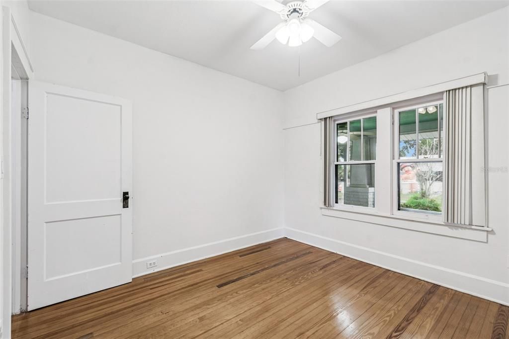 待售: $229,000 (2 贝兹, 1 浴室, 1025 平方英尺)