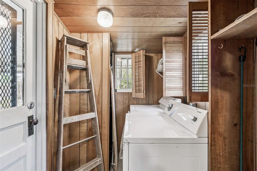 待售: $229,000 (2 贝兹, 1 浴室, 1025 平方英尺)