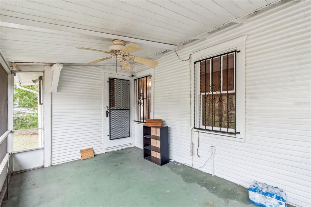 待售: $229,000 (2 贝兹, 1 浴室, 1025 平方英尺)