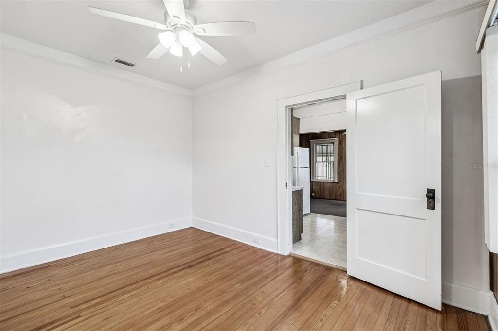 待售: $229,000 (2 贝兹, 1 浴室, 1025 平方英尺)