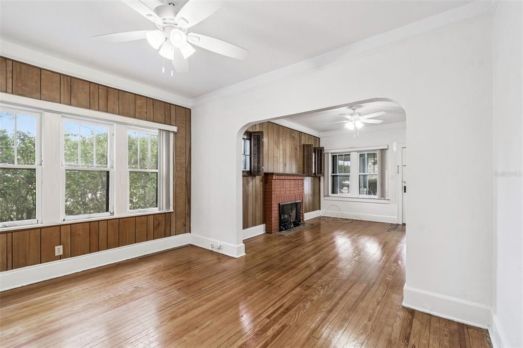 待售: $229,000 (2 贝兹, 1 浴室, 1025 平方英尺)