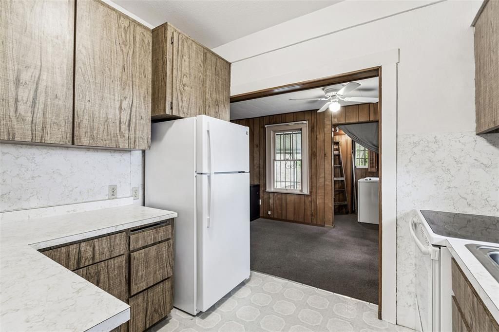 待售: $229,000 (2 贝兹, 1 浴室, 1025 平方英尺)