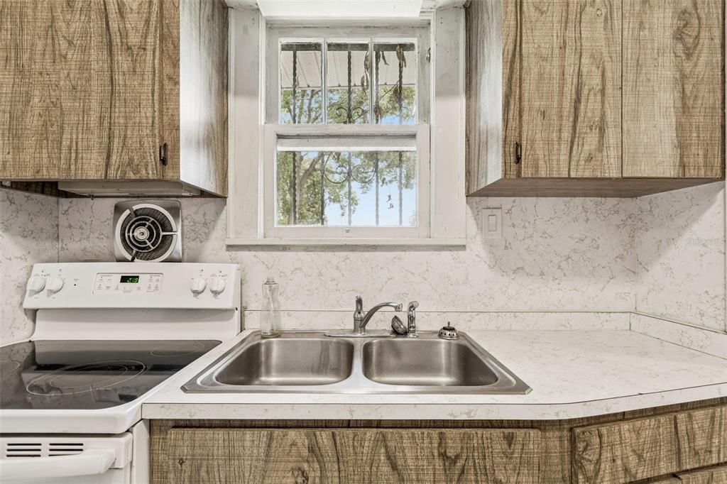 待售: $229,000 (2 贝兹, 1 浴室, 1025 平方英尺)