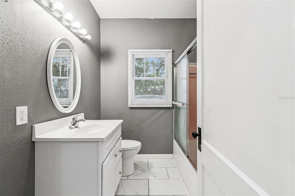 待售: $229,000 (2 贝兹, 1 浴室, 1025 平方英尺)