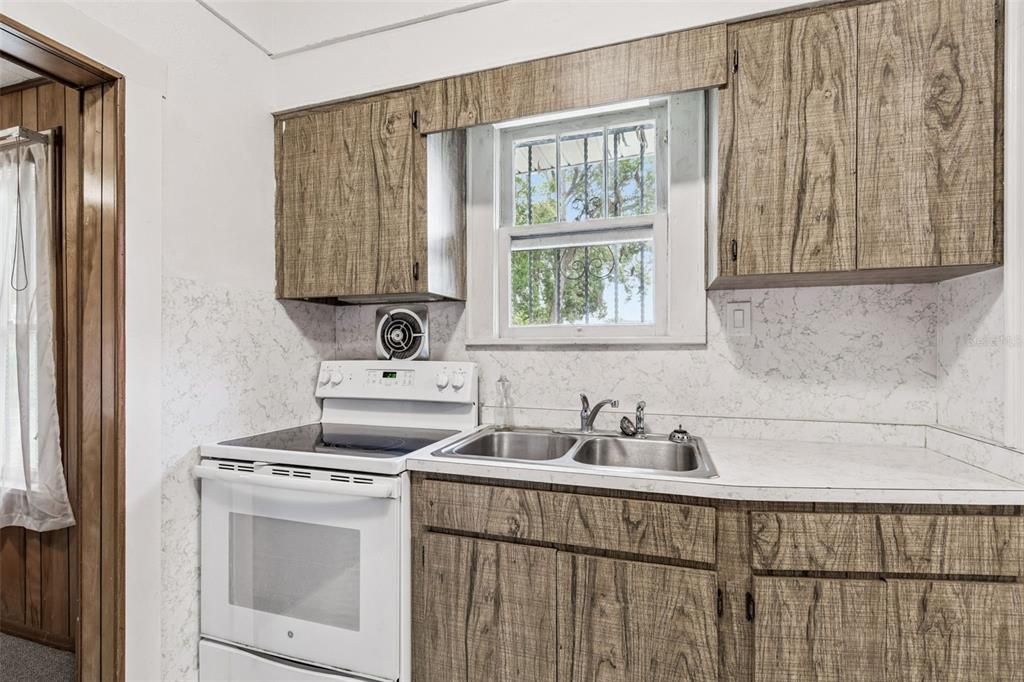 待售: $229,000 (2 贝兹, 1 浴室, 1025 平方英尺)