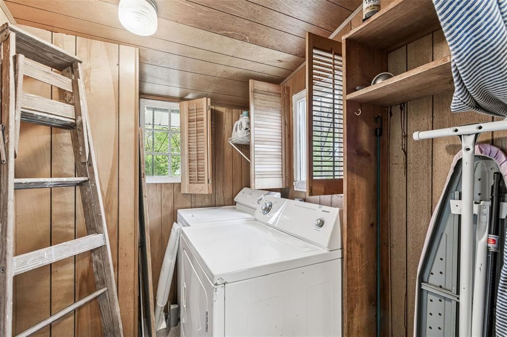 待售: $229,000 (2 贝兹, 1 浴室, 1025 平方英尺)