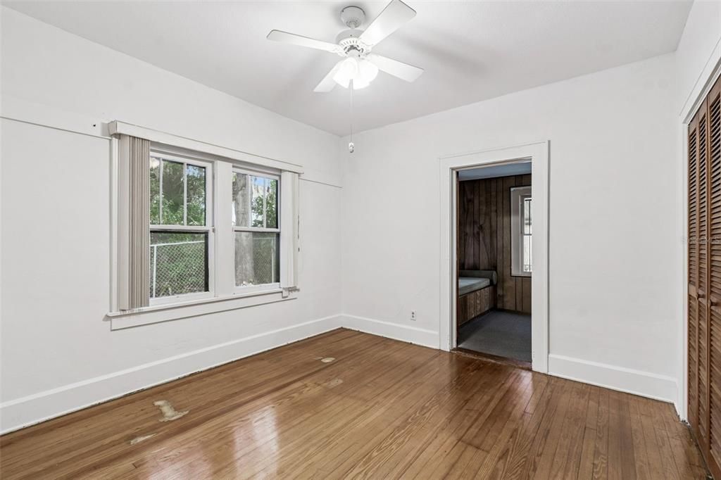 待售: $229,000 (2 贝兹, 1 浴室, 1025 平方英尺)