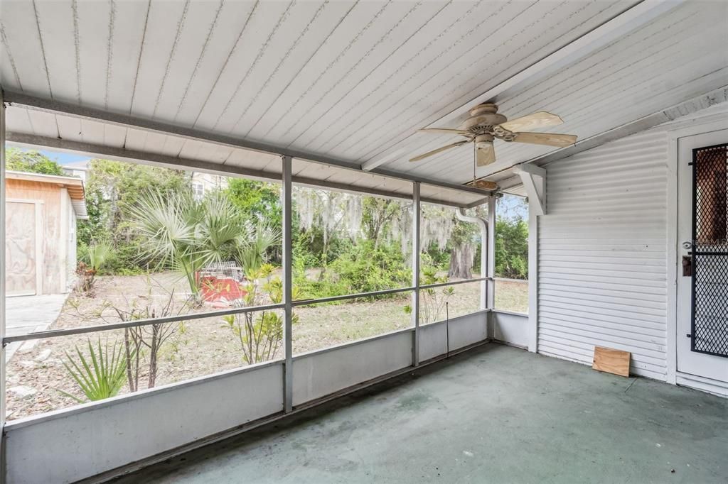 待售: $229,000 (2 贝兹, 1 浴室, 1025 平方英尺)