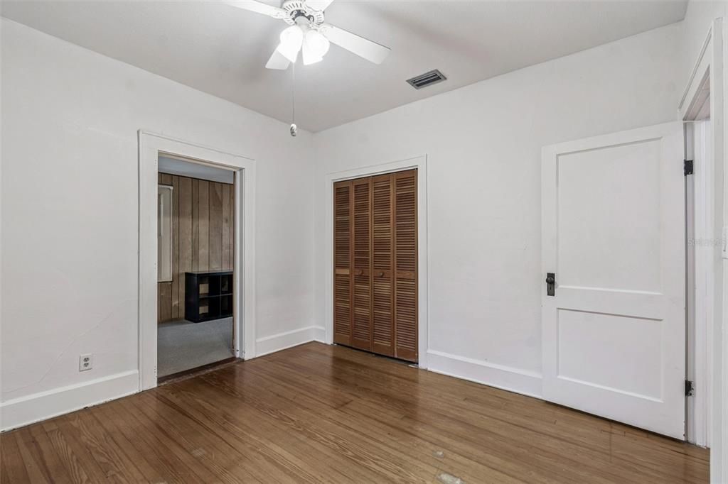 待售: $229,000 (2 贝兹, 1 浴室, 1025 平方英尺)