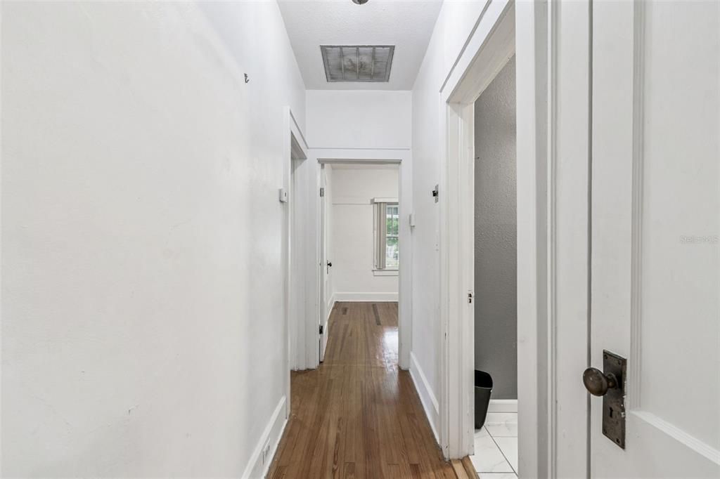 待售: $229,000 (2 贝兹, 1 浴室, 1025 平方英尺)