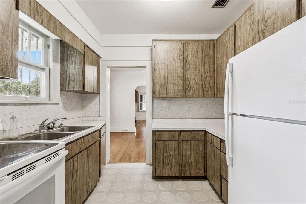 待售: $229,000 (2 贝兹, 1 浴室, 1025 平方英尺)