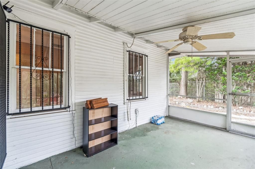 待售: $229,000 (2 贝兹, 1 浴室, 1025 平方英尺)