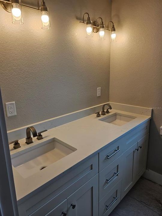 Под контрактом: $2,799,000 (2 спален, 3 ванн, 2330 Квадратных фут)