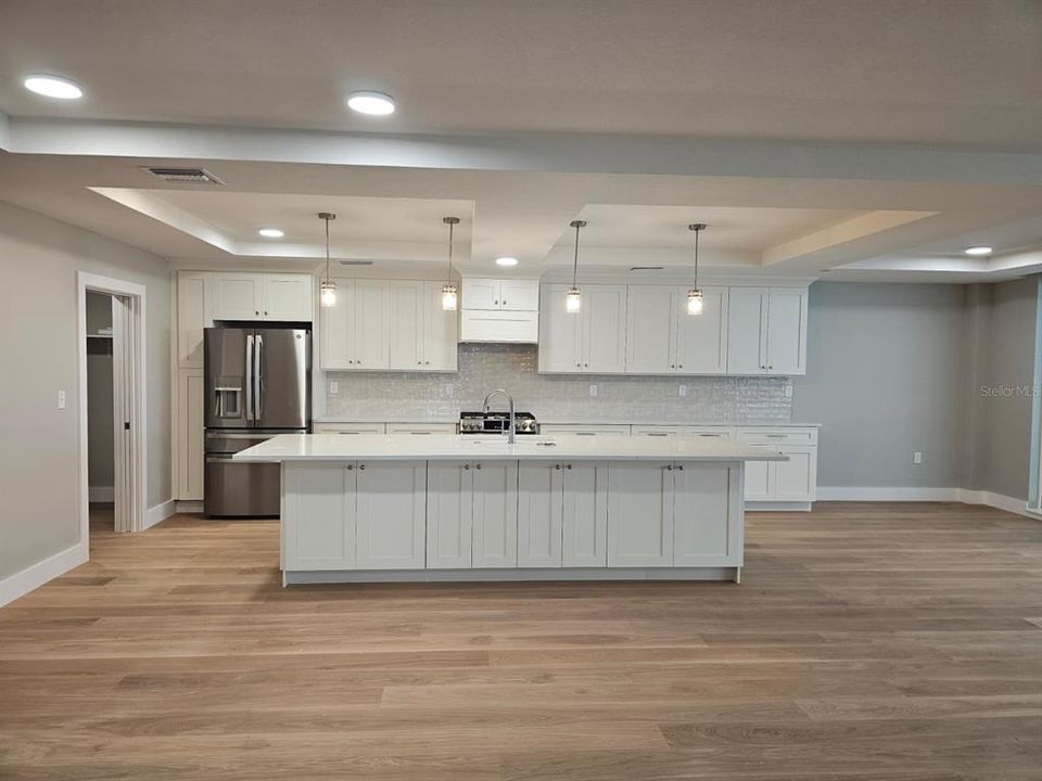 Под контрактом: $2,799,000 (2 спален, 3 ванн, 2330 Квадратных фут)