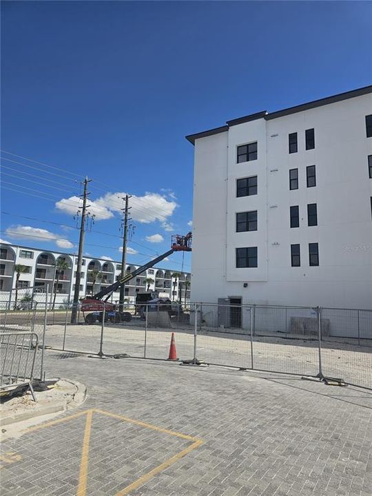 Под контрактом: $2,799,000 (2 спален, 3 ванн, 2330 Квадратных фут)