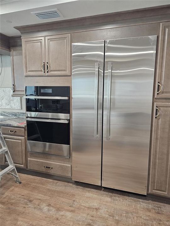 Под контрактом: $2,799,000 (2 спален, 3 ванн, 2330 Квадратных фут)