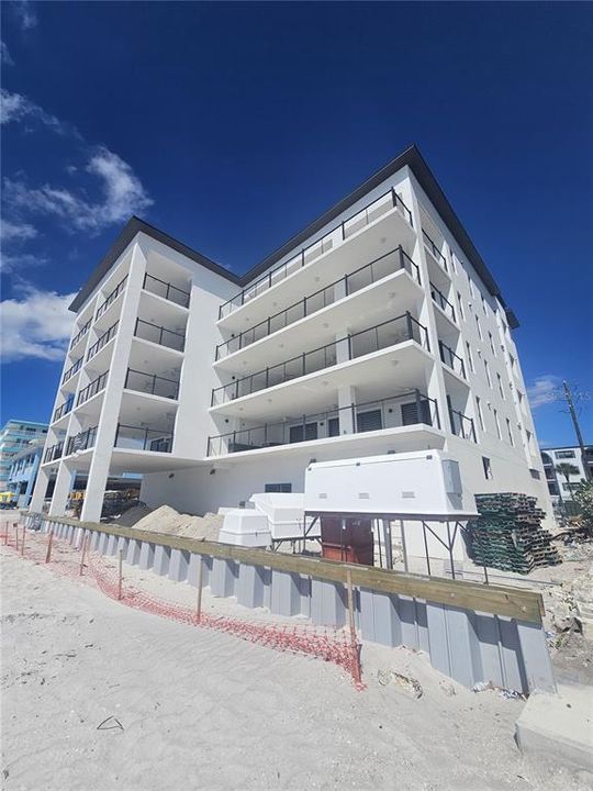 Под контрактом: $2,799,000 (2 спален, 3 ванн, 2330 Квадратных фут)