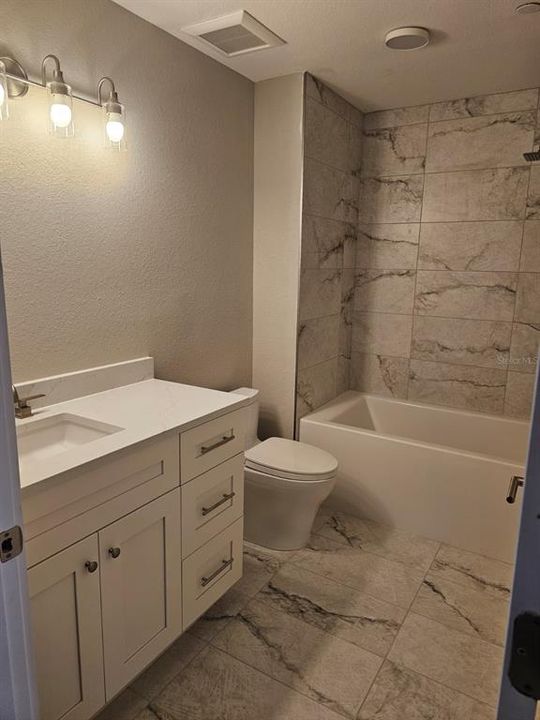 Под контрактом: $2,799,000 (2 спален, 3 ванн, 2330 Квадратных фут)