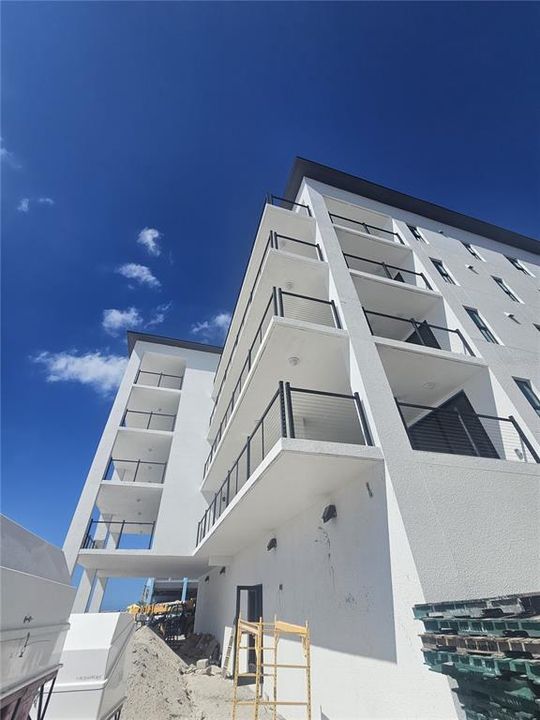 Под контрактом: $2,799,000 (2 спален, 3 ванн, 2330 Квадратных фут)