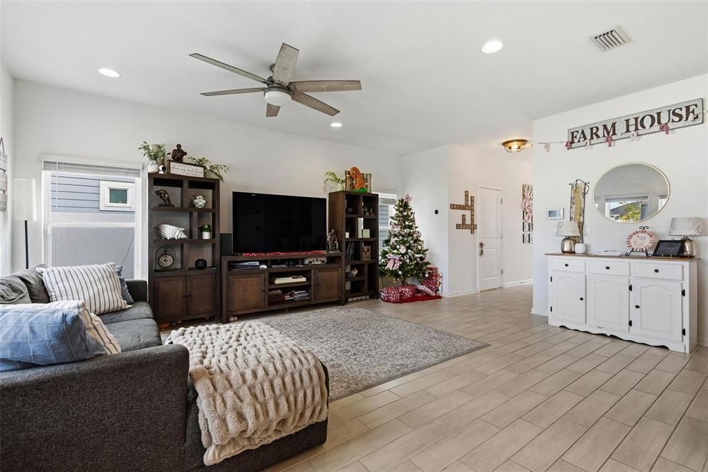 待售: $419,000 (3 贝兹, 2 浴室, 1968 平方英尺)