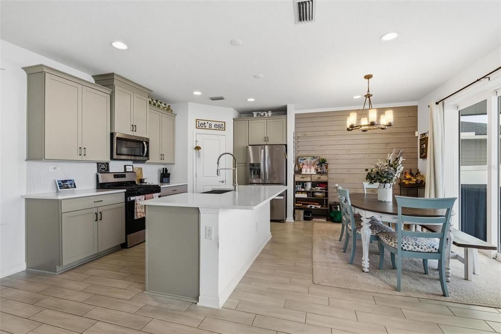 待售: $419,000 (3 贝兹, 2 浴室, 1968 平方英尺)