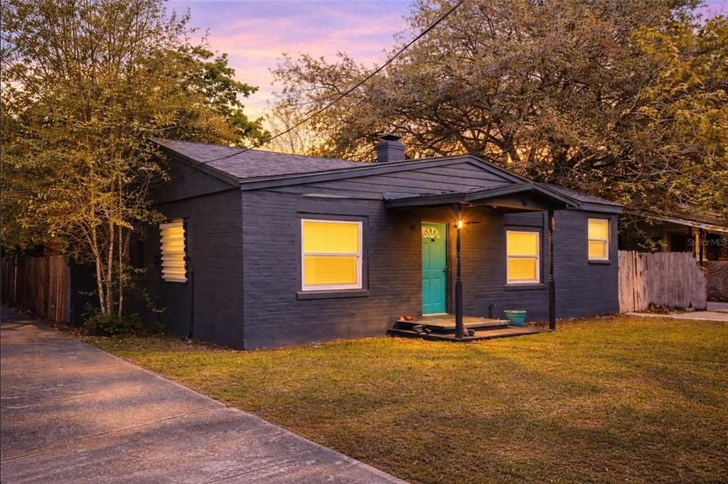 For Rent: $1,850 (2 beds, 1 baths, 924 Square Feet)