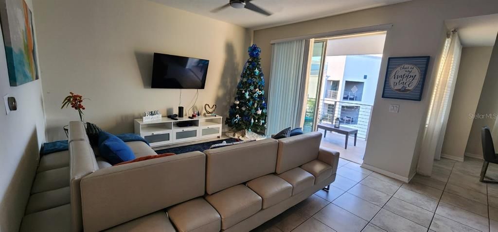 待售: $289,900 (2 贝兹, 2 浴室, 1186 平方英尺)