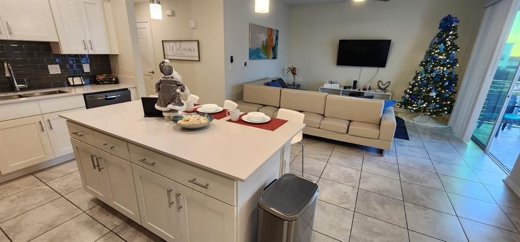 待售: $289,900 (2 贝兹, 2 浴室, 1186 平方英尺)