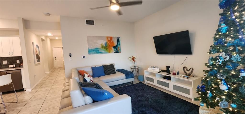 待售: $289,900 (2 贝兹, 2 浴室, 1186 平方英尺)