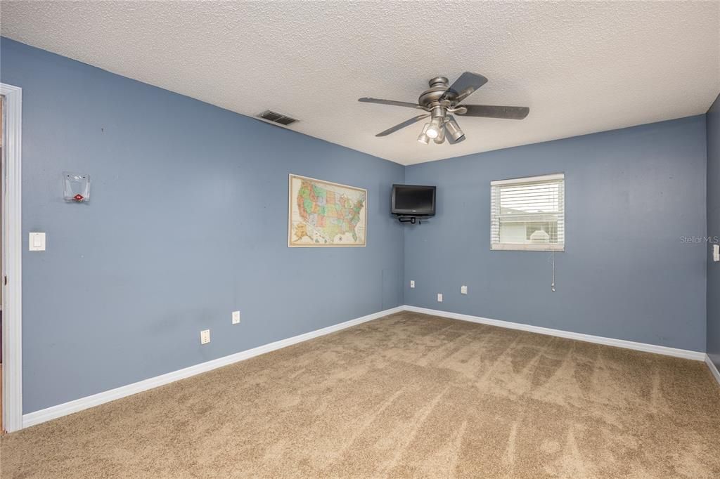 На продажу: $675,000 (4 спален, 2 ванн, 2035 Квадратных фут)