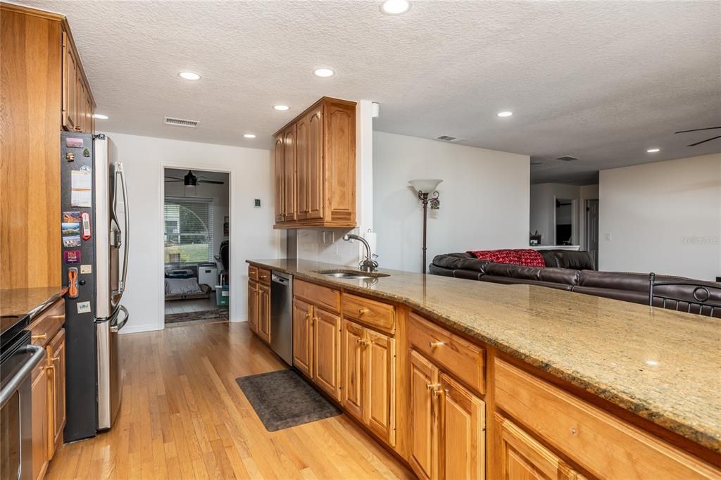 На продажу: $675,000 (4 спален, 2 ванн, 2035 Квадратных фут)