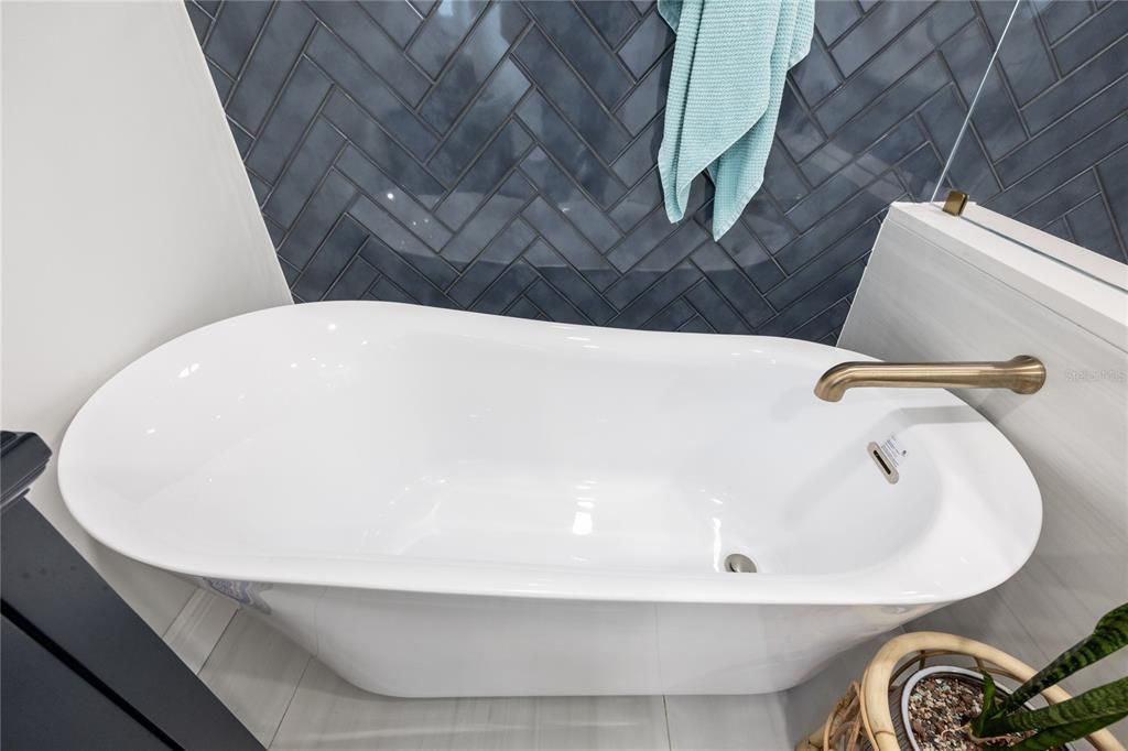 На продажу: $675,000 (4 спален, 2 ванн, 2035 Квадратных фут)