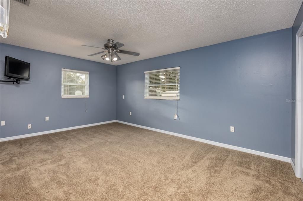 На продажу: $675,000 (4 спален, 2 ванн, 2035 Квадратных фут)