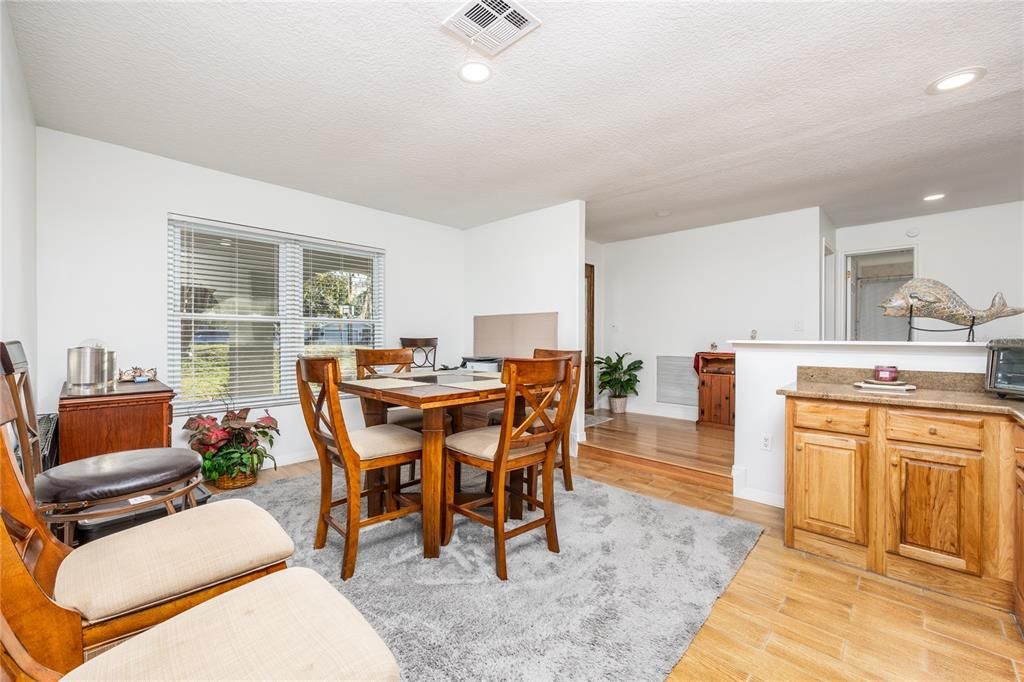 На продажу: $675,000 (4 спален, 2 ванн, 2035 Квадратных фут)