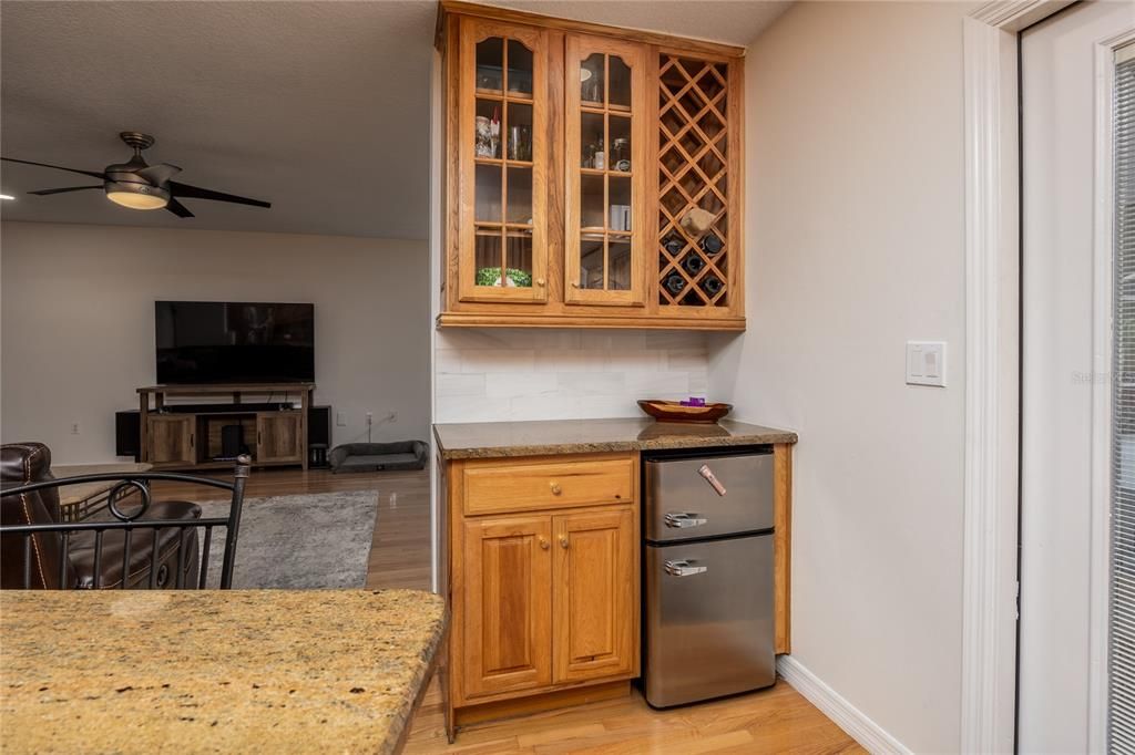 На продажу: $675,000 (4 спален, 2 ванн, 2035 Квадратных фут)