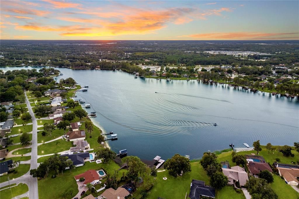 На продажу: $675,000 (4 спален, 2 ванн, 2035 Квадратных фут)