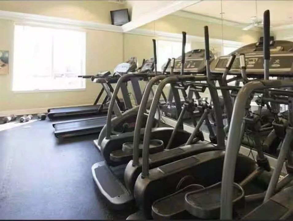 En Venta: $359,900 (4 camas, 2 baños, 1636 Pies cuadrados)