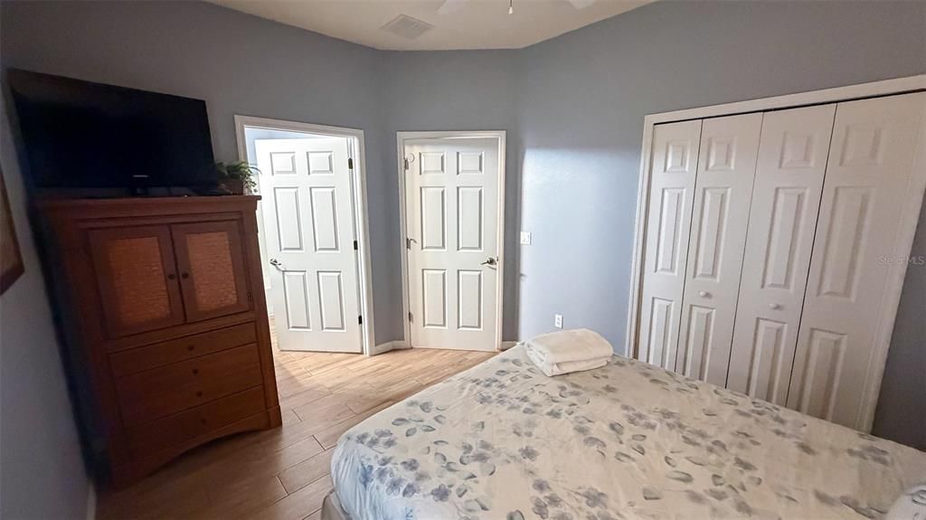 En Venta: $359,900 (4 camas, 2 baños, 1636 Pies cuadrados)