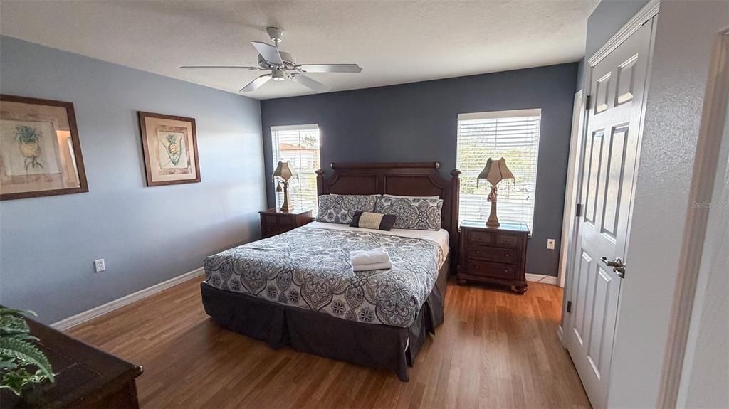 En Venta: $359,900 (4 camas, 2 baños, 1636 Pies cuadrados)