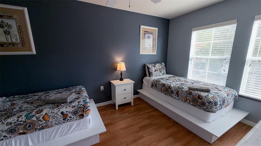 En Venta: $359,900 (4 camas, 2 baños, 1636 Pies cuadrados)