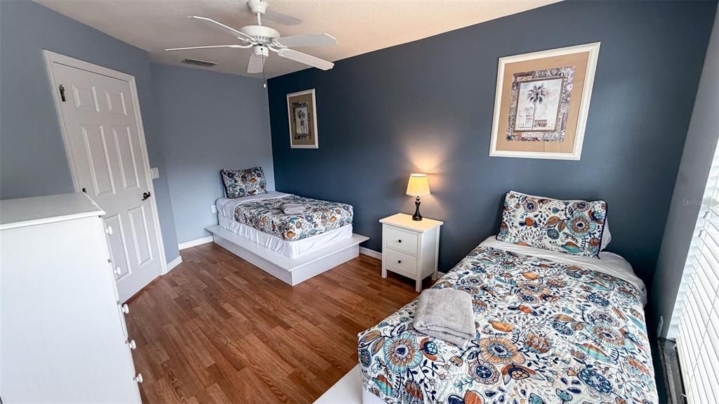 En Venta: $359,900 (4 camas, 2 baños, 1636 Pies cuadrados)