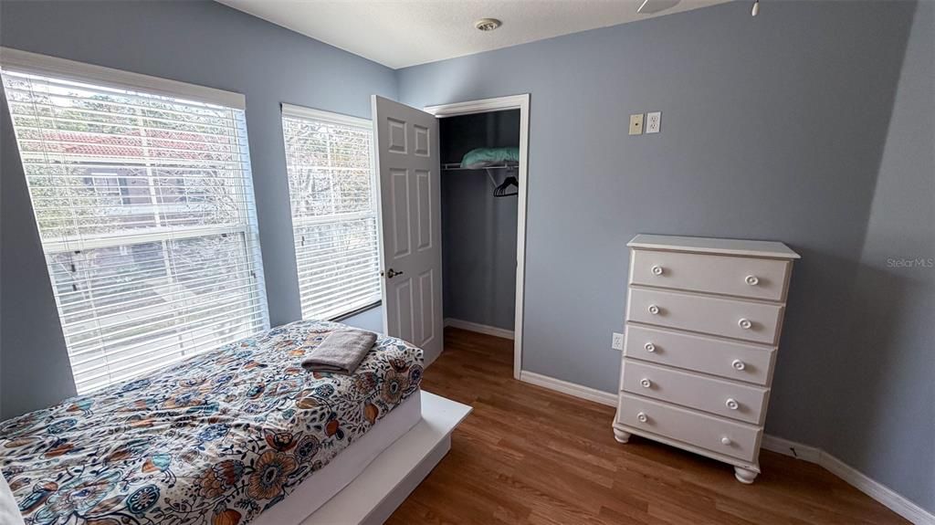 En Venta: $359,900 (4 camas, 2 baños, 1636 Pies cuadrados)