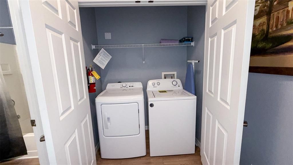 En Venta: $359,900 (4 camas, 2 baños, 1636 Pies cuadrados)