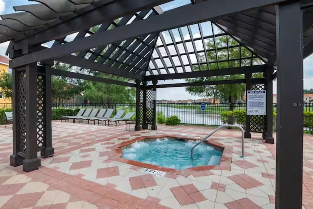 En Venta: $359,900 (4 camas, 2 baños, 1636 Pies cuadrados)